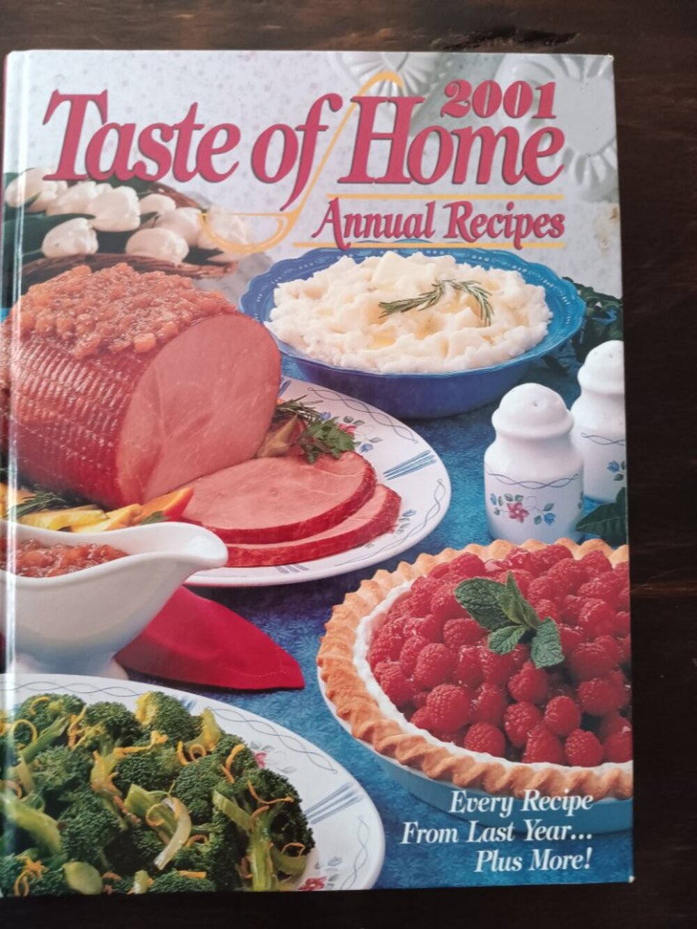 Vintage Taste of Home Annual Recipes Hardcover Cookbook: 2001